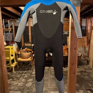 O'Neill Kids full body wetsuit size 8 4/3mm